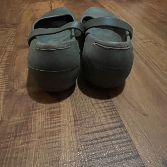 Womens Brown Crocs Alice Mary Janes Slip Resistant Flats Croc Sandles Size 10 - Picture 5 of 9